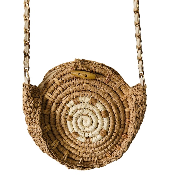 Round Straw Woven Crossbody Bag With Chain Strap Wooden Button Closure - Picture 2 of 6